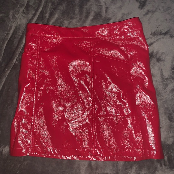 Red latex skirt - Picture 3 of 3